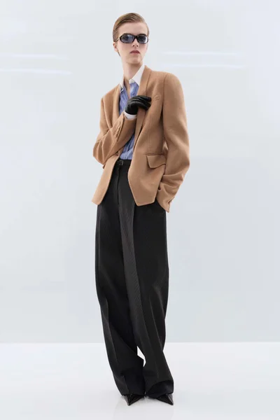 Look 18